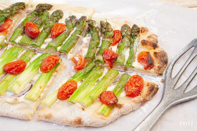 Flammkuchen m.grünem Spargel